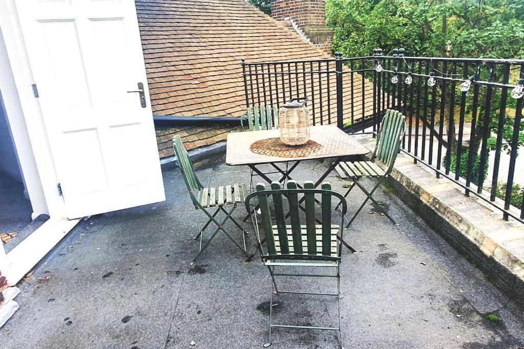 Rarefind C.19th Loft With Balcony.nec/bhx 10 Mins. Apartment
