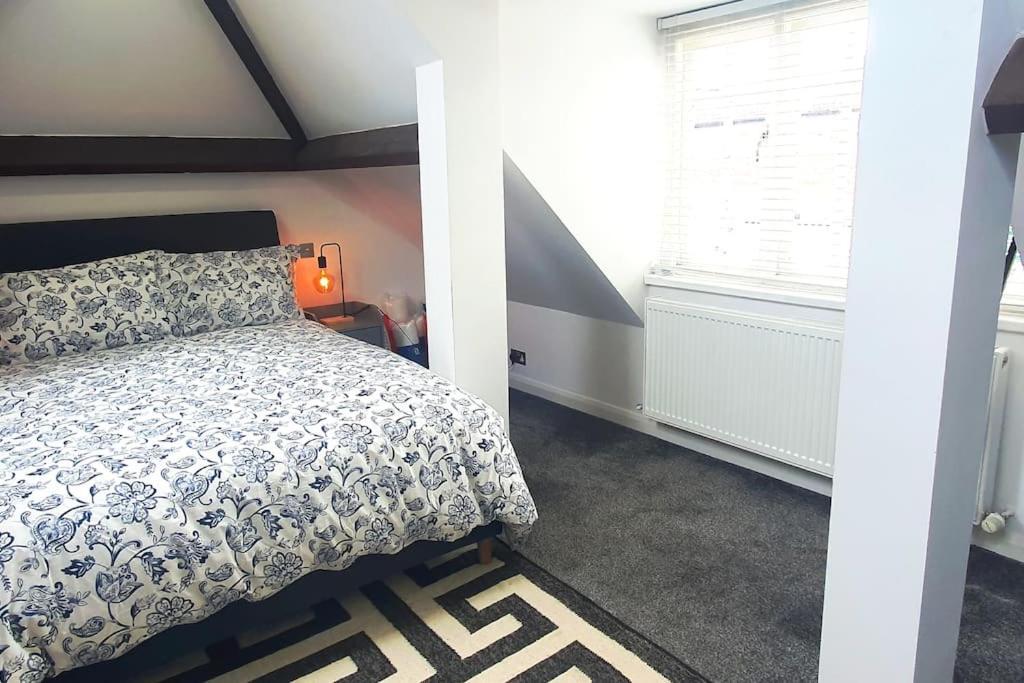 Apartment Rarefind C.19th Loft With Balcony.nec/bhx 10 Mins.