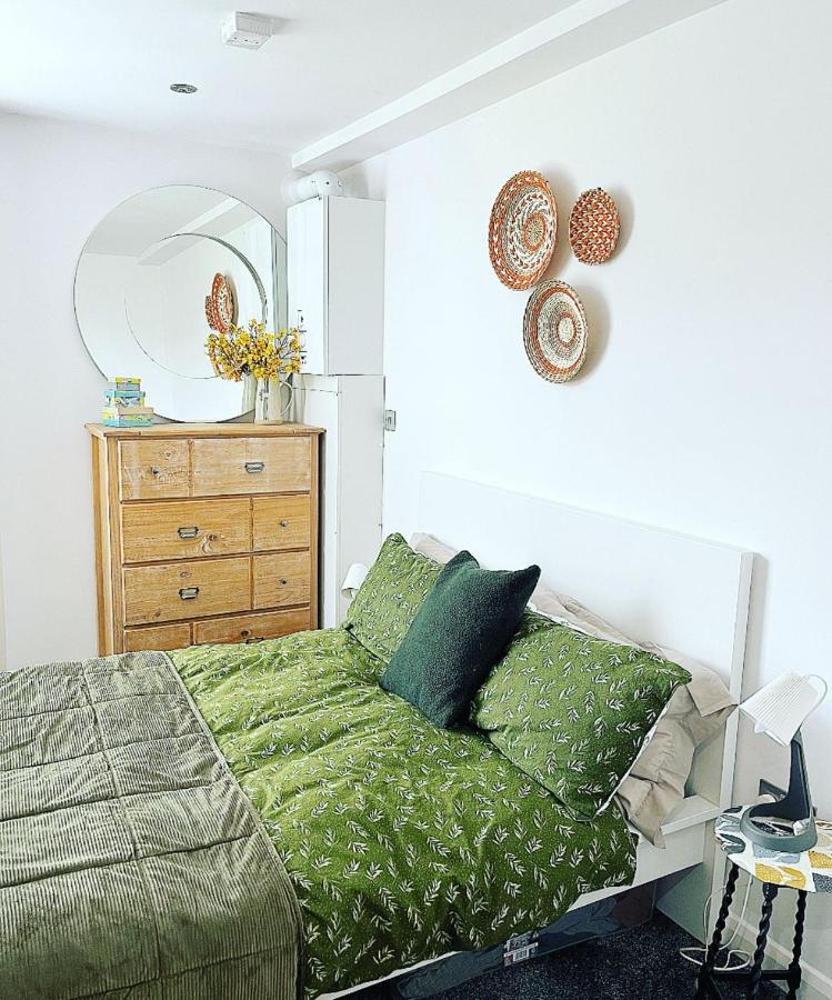 Rarefind C.19th Loft With Balcony.nec/bhx 10 Mins. Apartment *